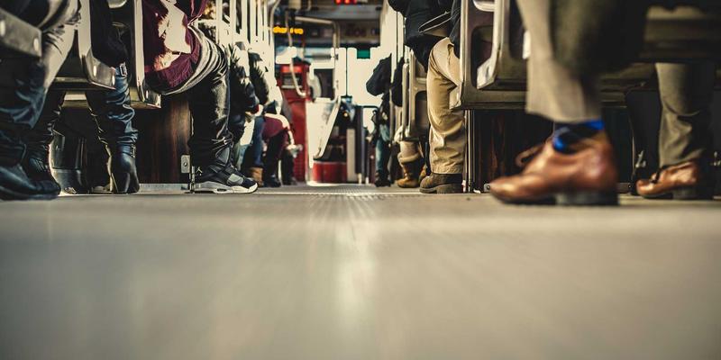 从电视到云端：流媒体平台如何重塑篮球与足球的体育版权市场与运动社区生态