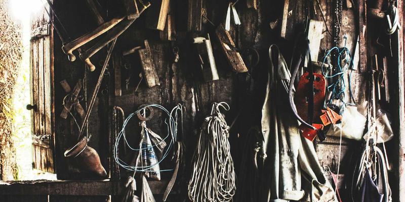 体育新闻的伦理边界：足球与篮球社区中，运动员私生活报道与公众知情权如何平衡？